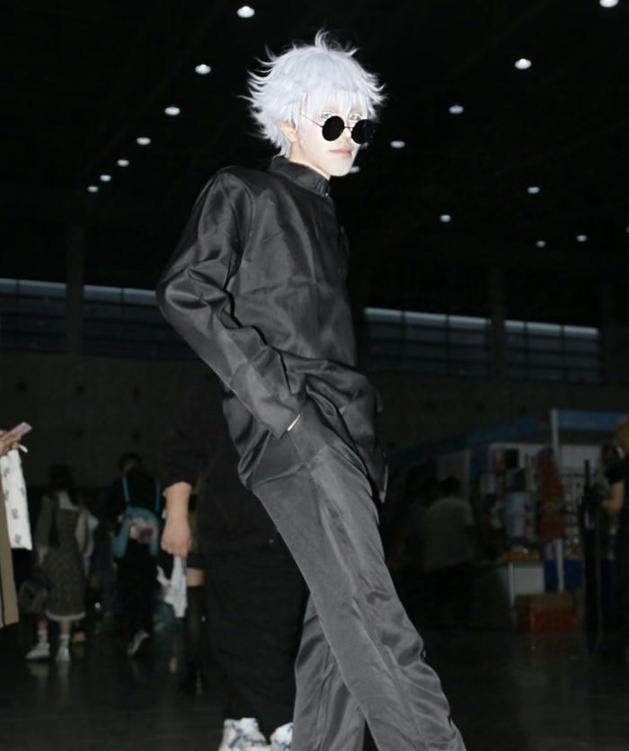 Hình ảnh Gojo cosplay dánh đứng chất lừ