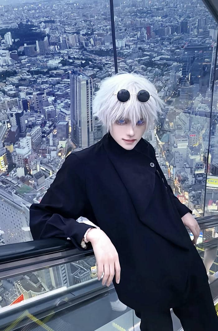 Hình ảnh Gojo cosplay thần thái lạnh