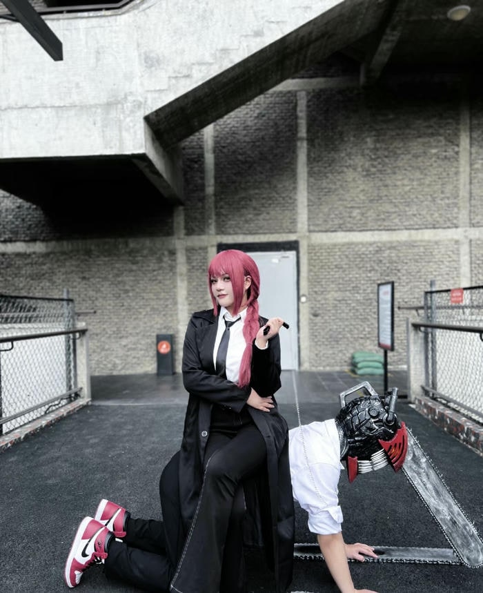 Hình ảnh Makima cosplay phong thái mạnh