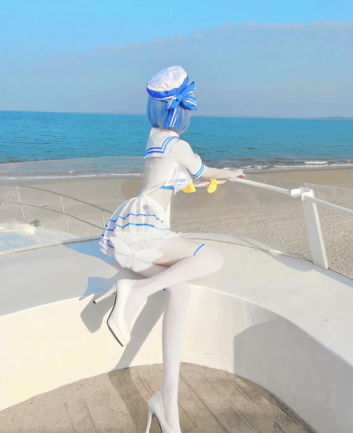 Hình ảnh Rem cosplay dễ thương ánh mắt