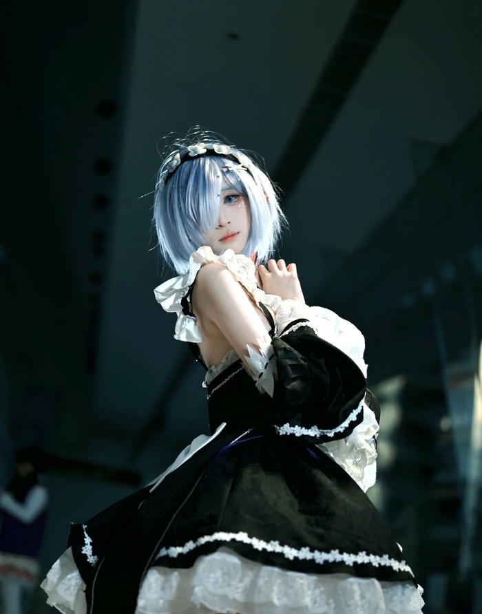 Hình ảnh Rem cosplay phong thái đáng yêu