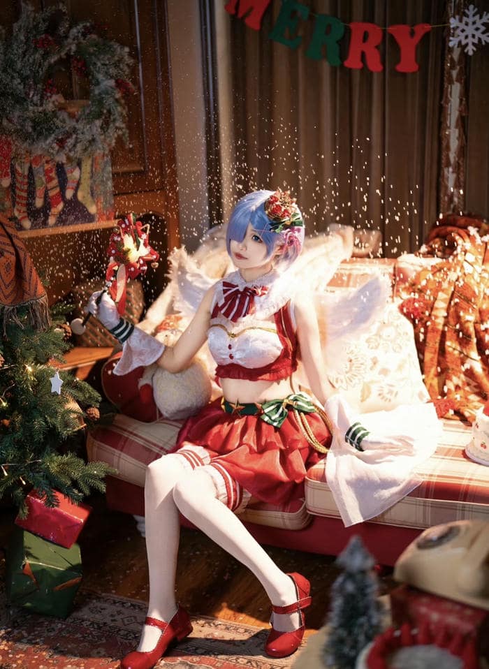 Hình ảnh Rem cosplay xinh đẹp rực rỡ