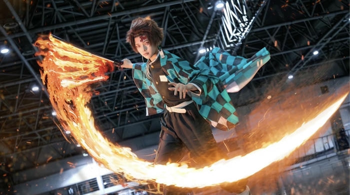 Hình ảnh Tanjiro cosplay ánh mắt hút