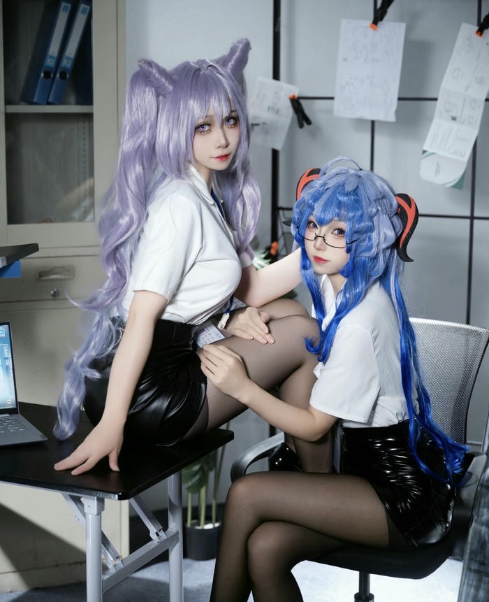 Hình ảnh cosplay 2 cô nàng thư ký