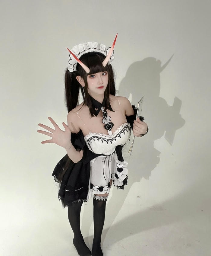 Hình ảnh cosplay hầu gái ác ma