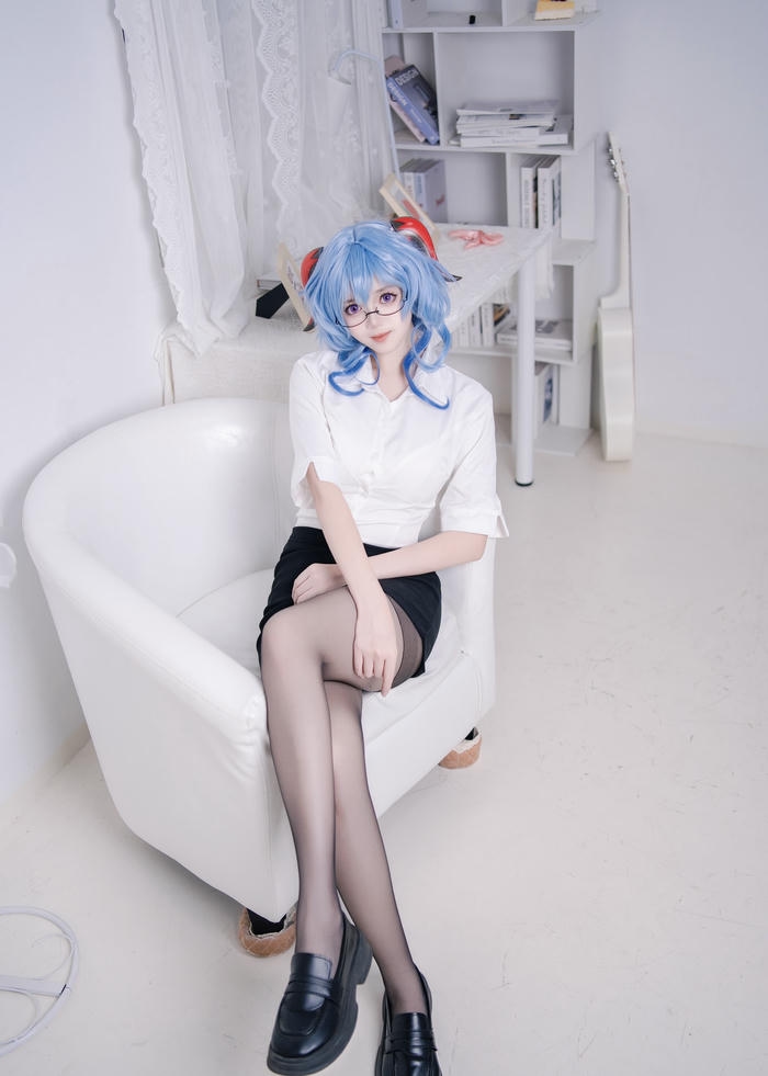 Hình ảnh cosplay thư ký chuyên nghiệp