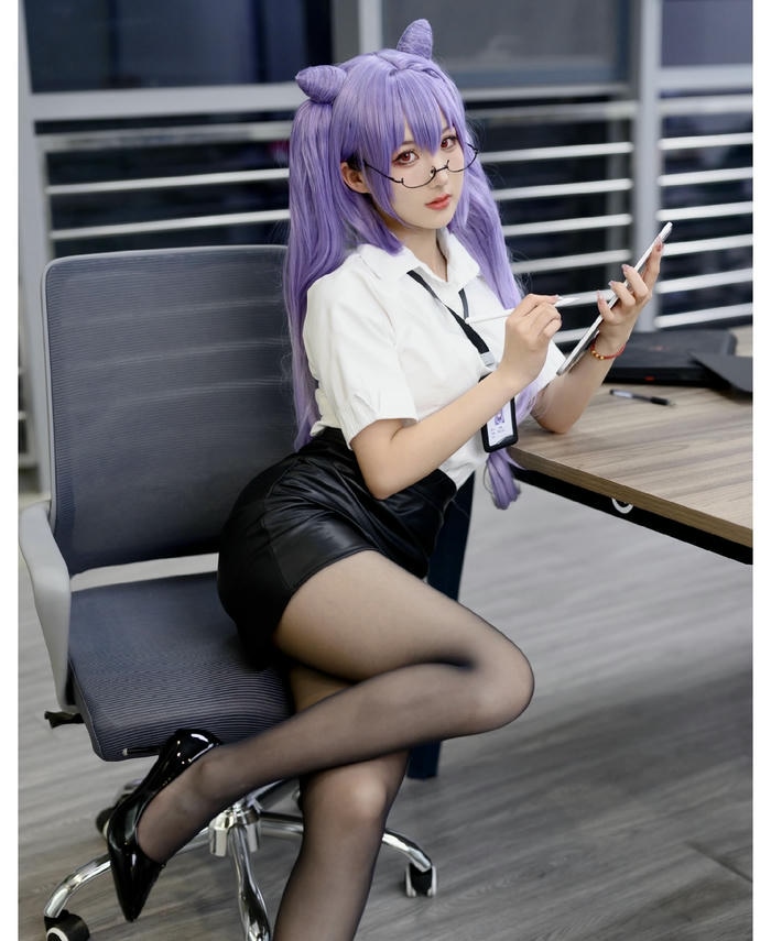 Hình ảnh cosplay thư ký màu sắc trung