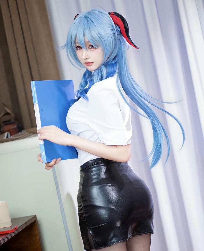 Hình ảnh cosplay thư ký rõ nét