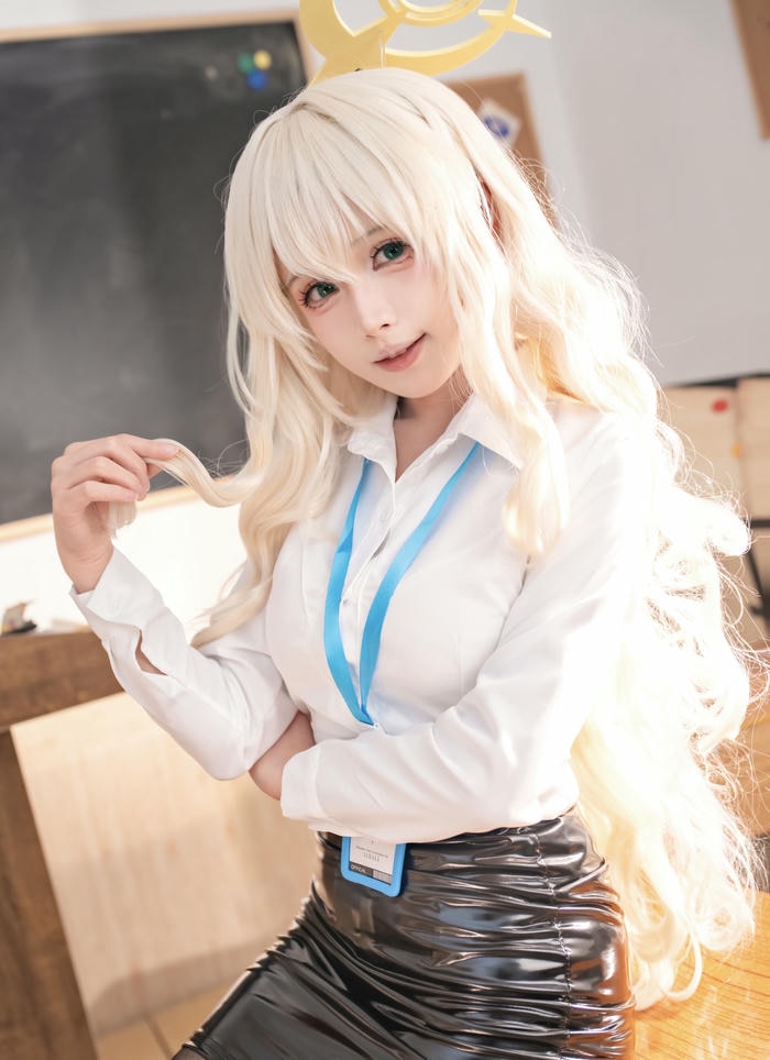 Hình ảnh cosplay thư ký trang nhã