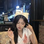 Hình ảnh cosplay y tá hút thuốc