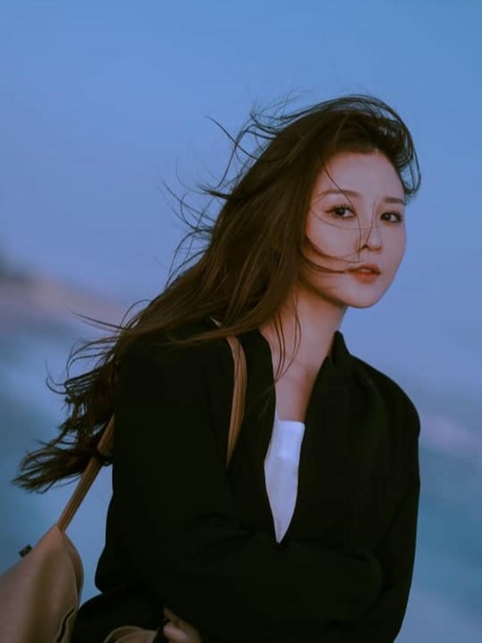 Hình ảnh dáng Ribi Sachi phong cách trẻ trung