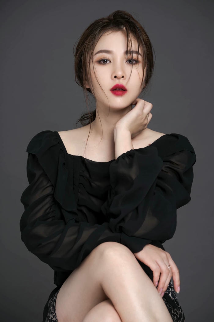 Hình ảnh dáng Ribi Sachi thần thái cuốn hút