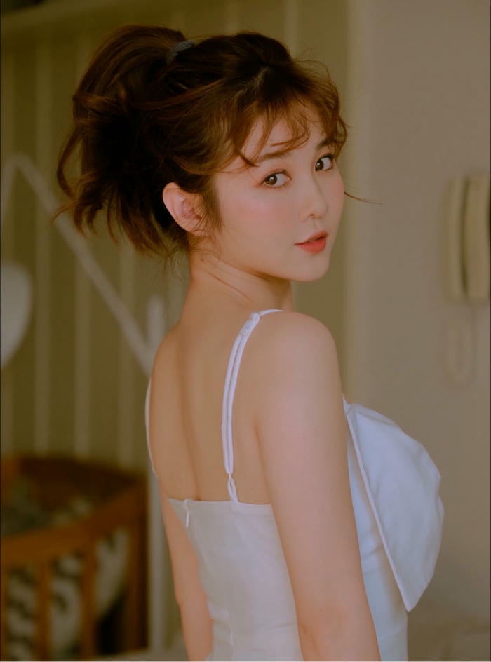 Hình body Ribi Sachi phong cách cá tính trẻ trung