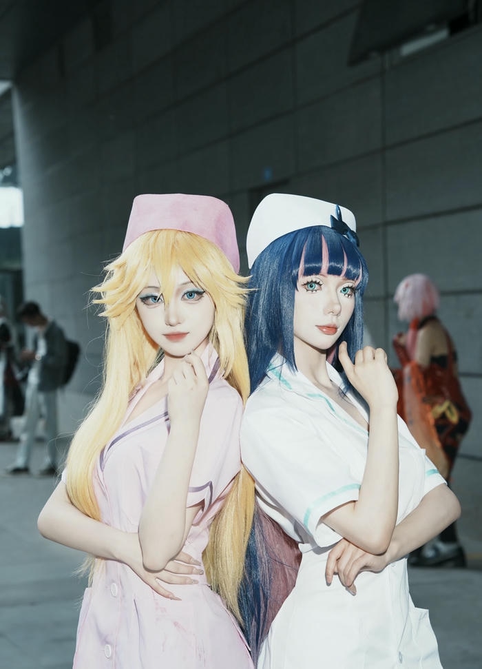 Hình cosplay 2 cô nàng y tá