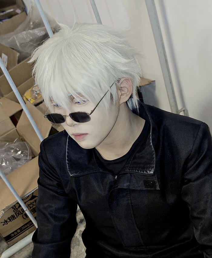 Hình cosplay Gojo tạo hình uy quyền