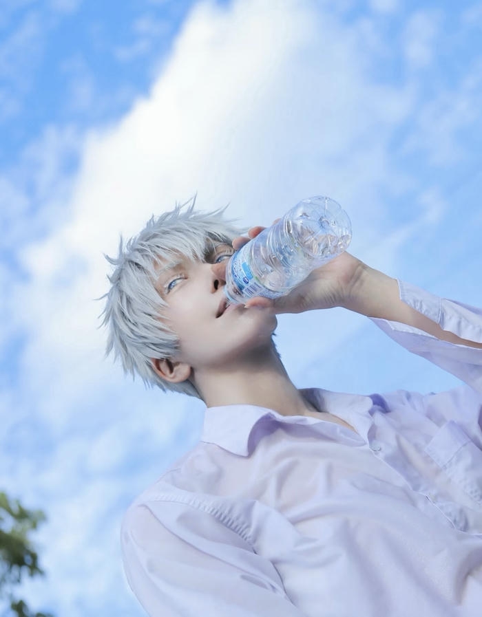 Hình cosplay Gojo thần thái điềm tĩnh