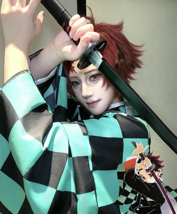Hình cosplay Tanjiro thần thái cực cuốn