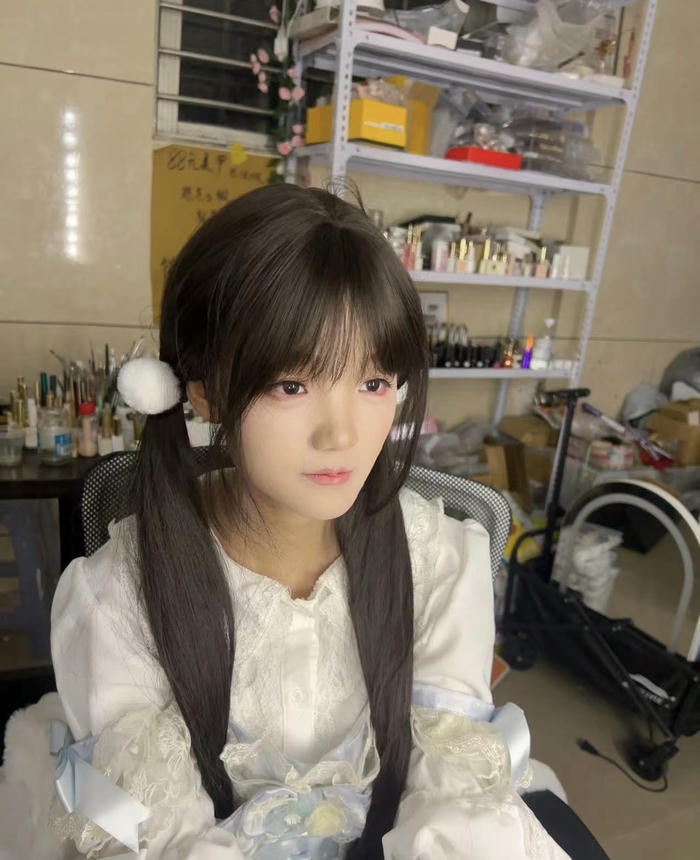 Hình cosplay cute ánh sáng dịu