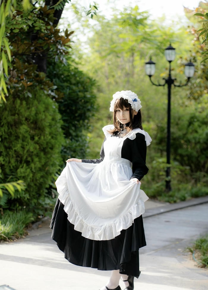 Hình cosplay hầu gái phong cách cổ