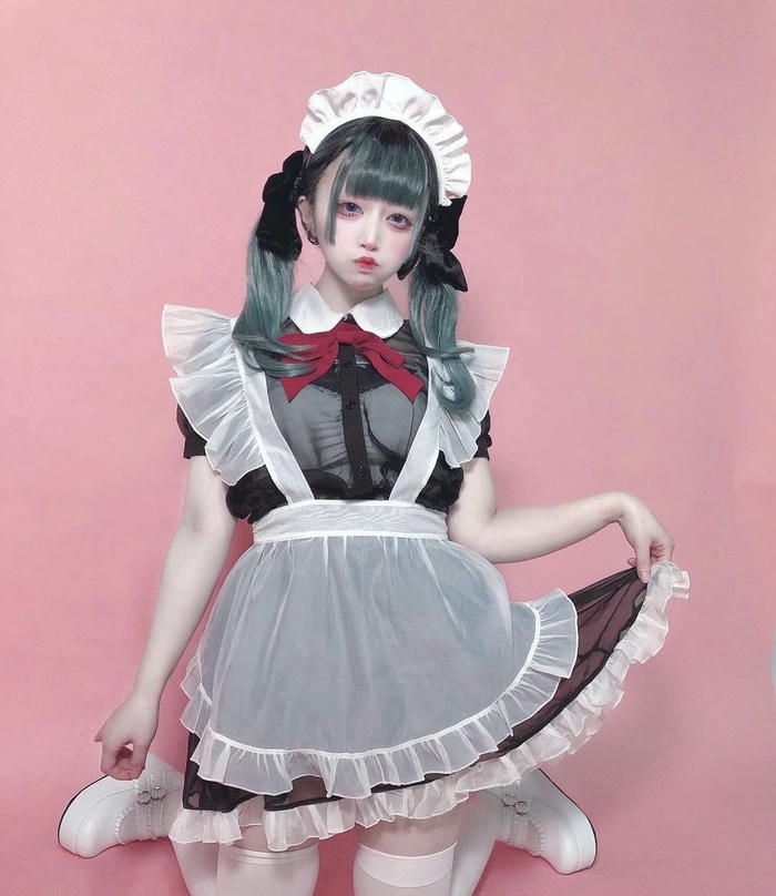 Hình cosplay hầu gái tạo cảm giác