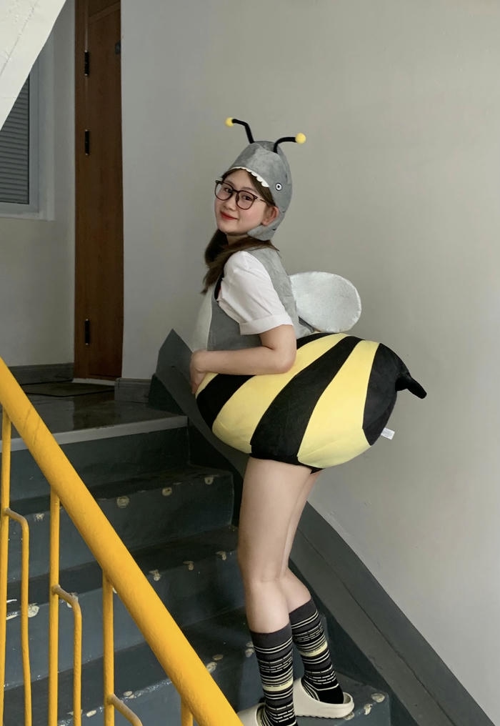 Hình gái xinh cosplay cute con ong