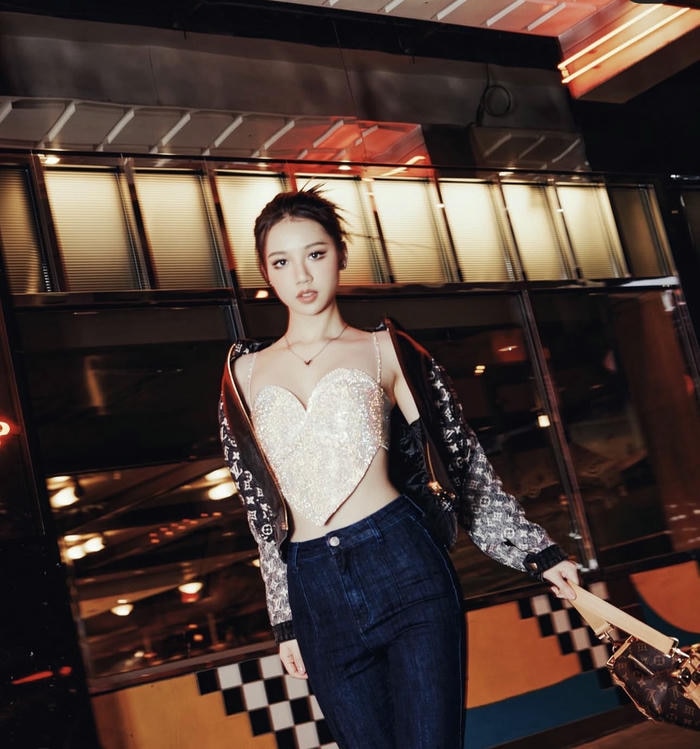 Hình sexy của Amee dáng đứng đẹp