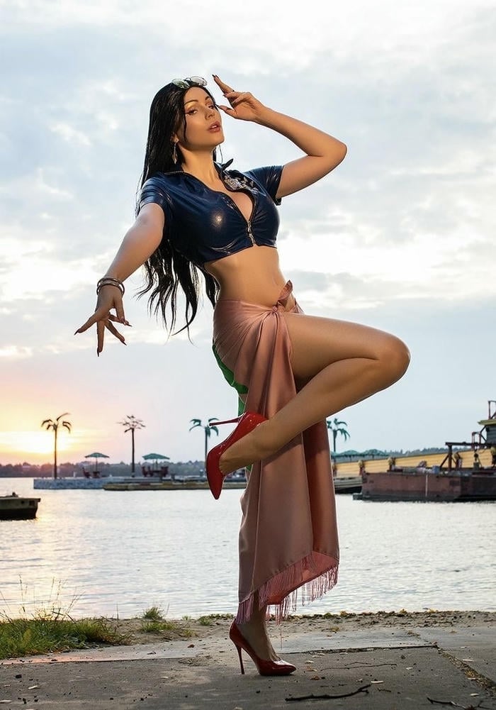 Mẫu ảnh cosplay One Piece tạo dáng hành động đẹp