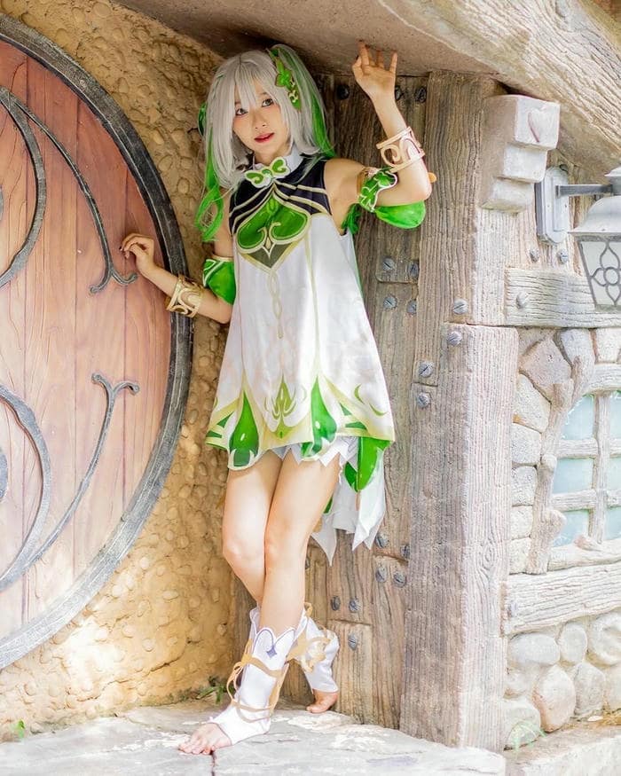Nahida cosplay thần thái nhẹ nhàng