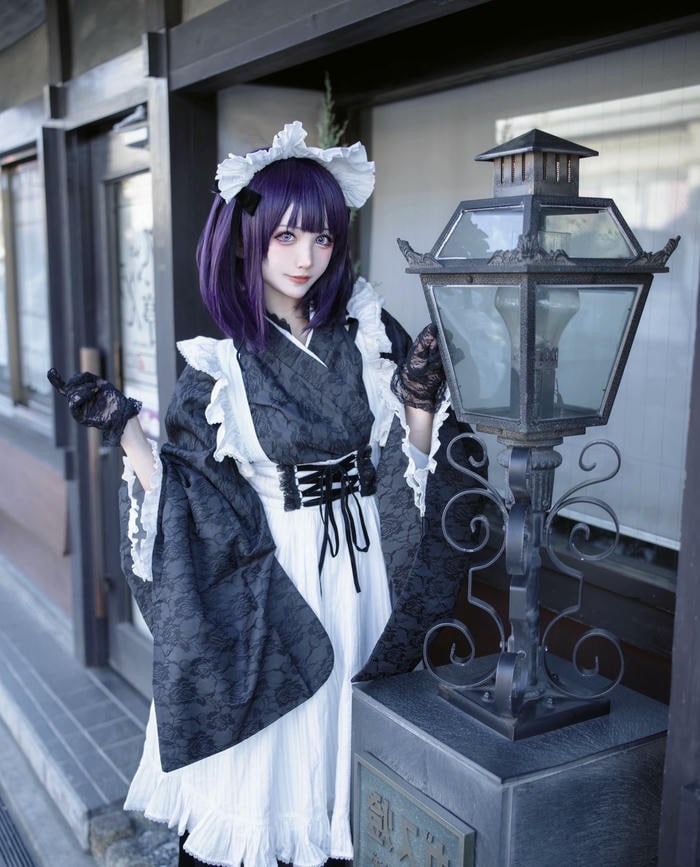 Nhân vật cosplay hầu gái tóc tím