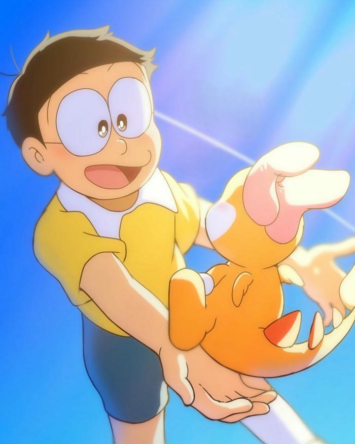 Nobita vui vẻ ôm chú chó đồ chơi màu cam