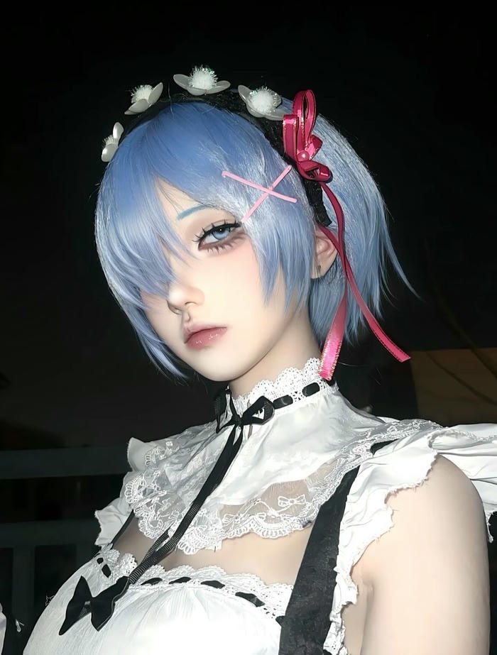 Rem cosplay cute xinh ánh mắt dịu