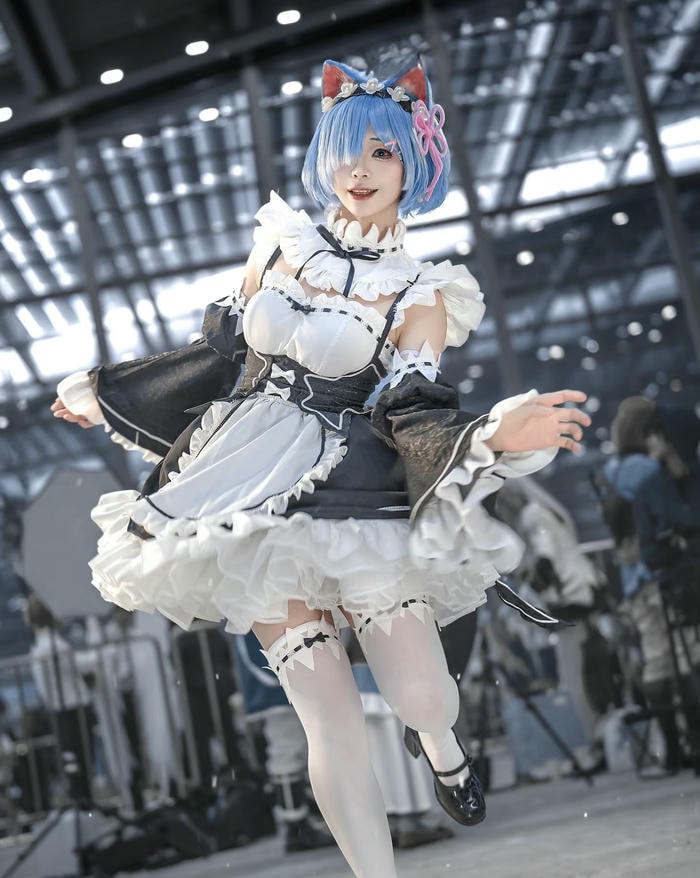 Rem cosplay xinh đẹp phong thái thanh