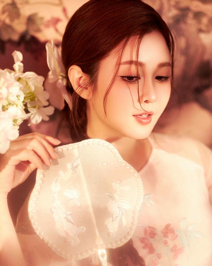 Ribi Sachi ảnh quyến rũ phong cách thời trang