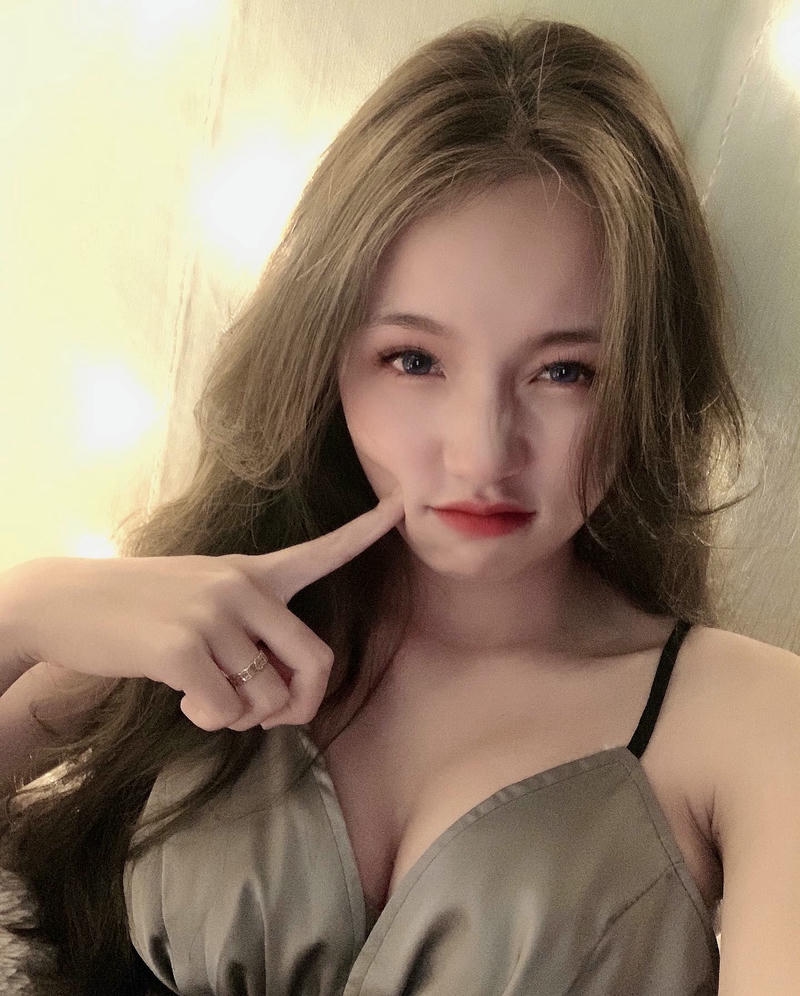 Thị Nhung quyến rũ phong cách nữ tính