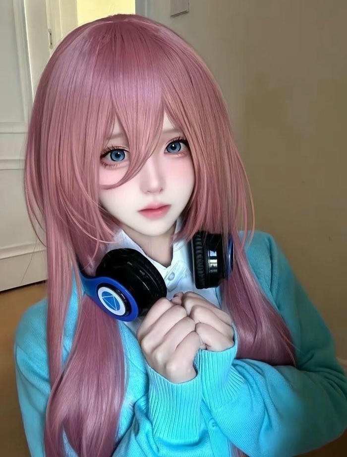 Ảnh Miku Nakano cosplay cute nhẹ nhàng rạng