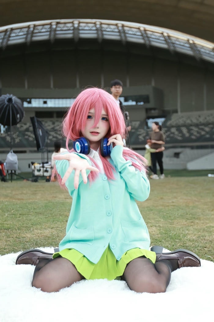 Ảnh cosplay Miku Nakano phong thái