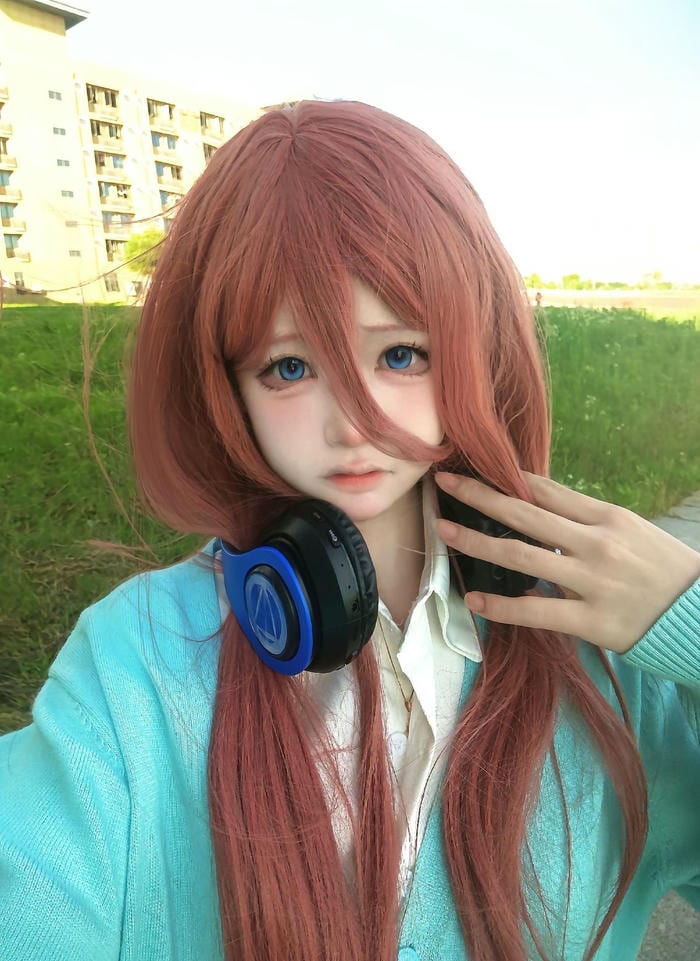 Cosplay Miku Nakano phong thái nhẹ nhàng xinh