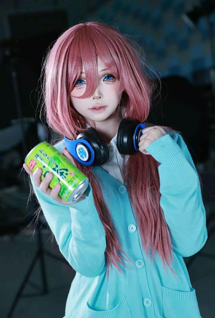 Hình ảnh Miku Nakano cosplay đáng yêu rạng rỡ