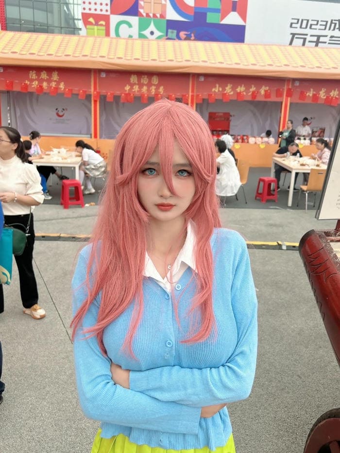 Hình ảnh Miku Nakano cosplay dễ thương xinh