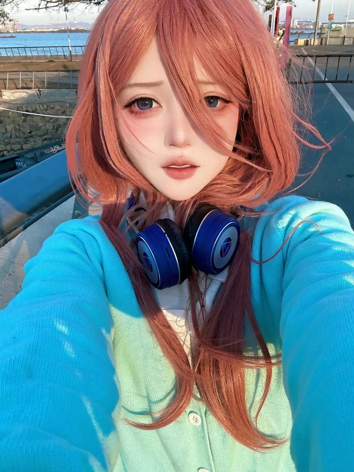 Hình cosplay Miku Nakano xinh đẹp ánh sáng