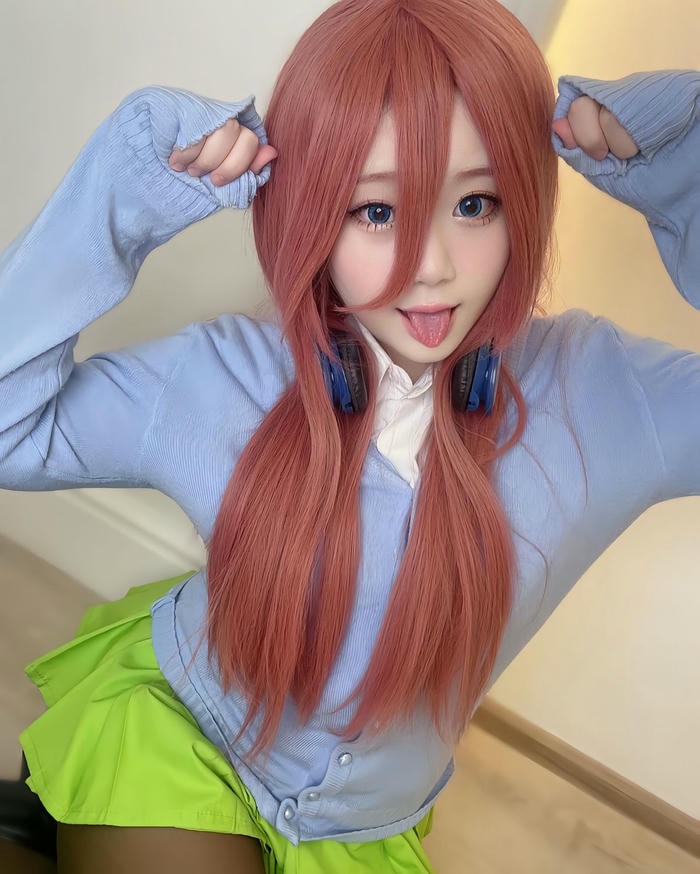 Miku Nakano cosplay đáng yêu cực xinh