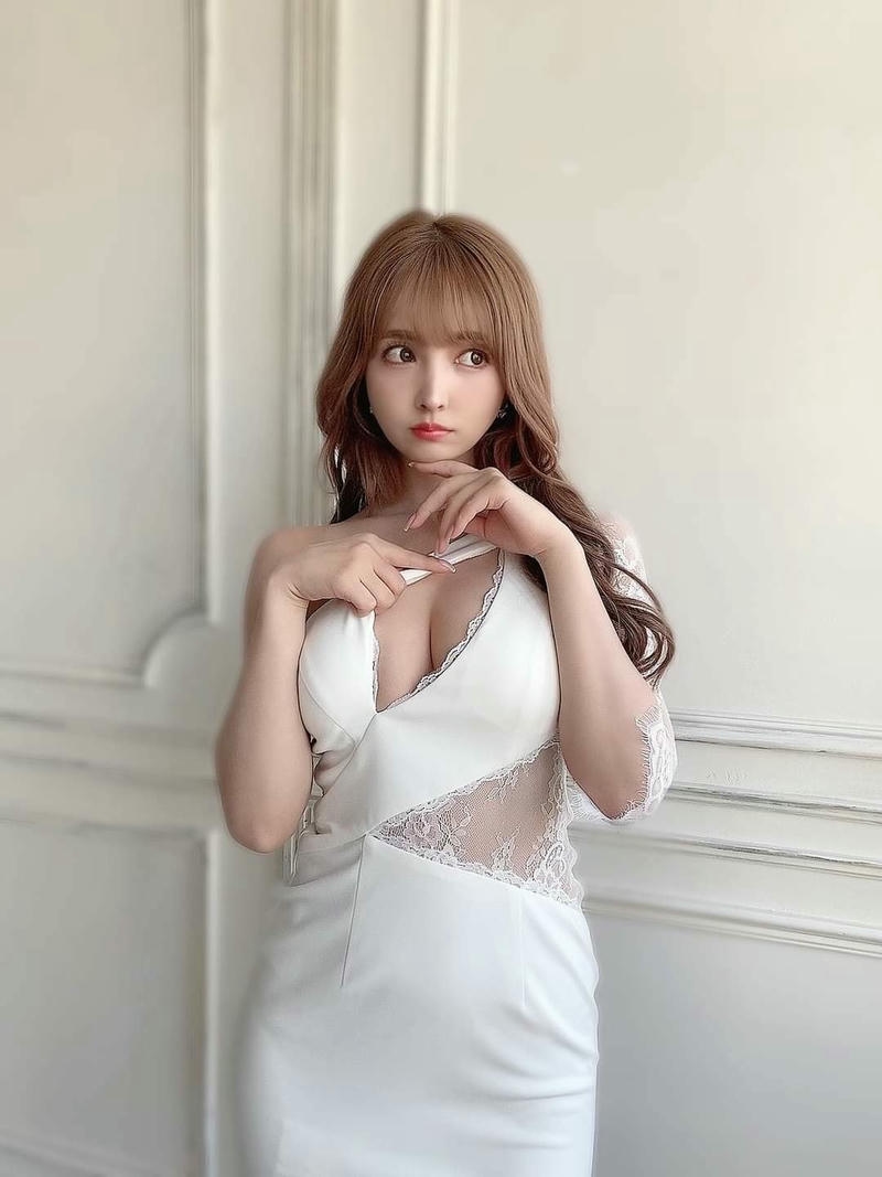 Yua Mikami Gợi Cảm Diện Váy Hai Dây