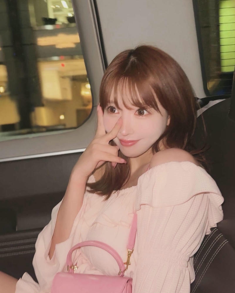 Yua Mikami Quyến Rũ Chụp Ảnh Ban Công